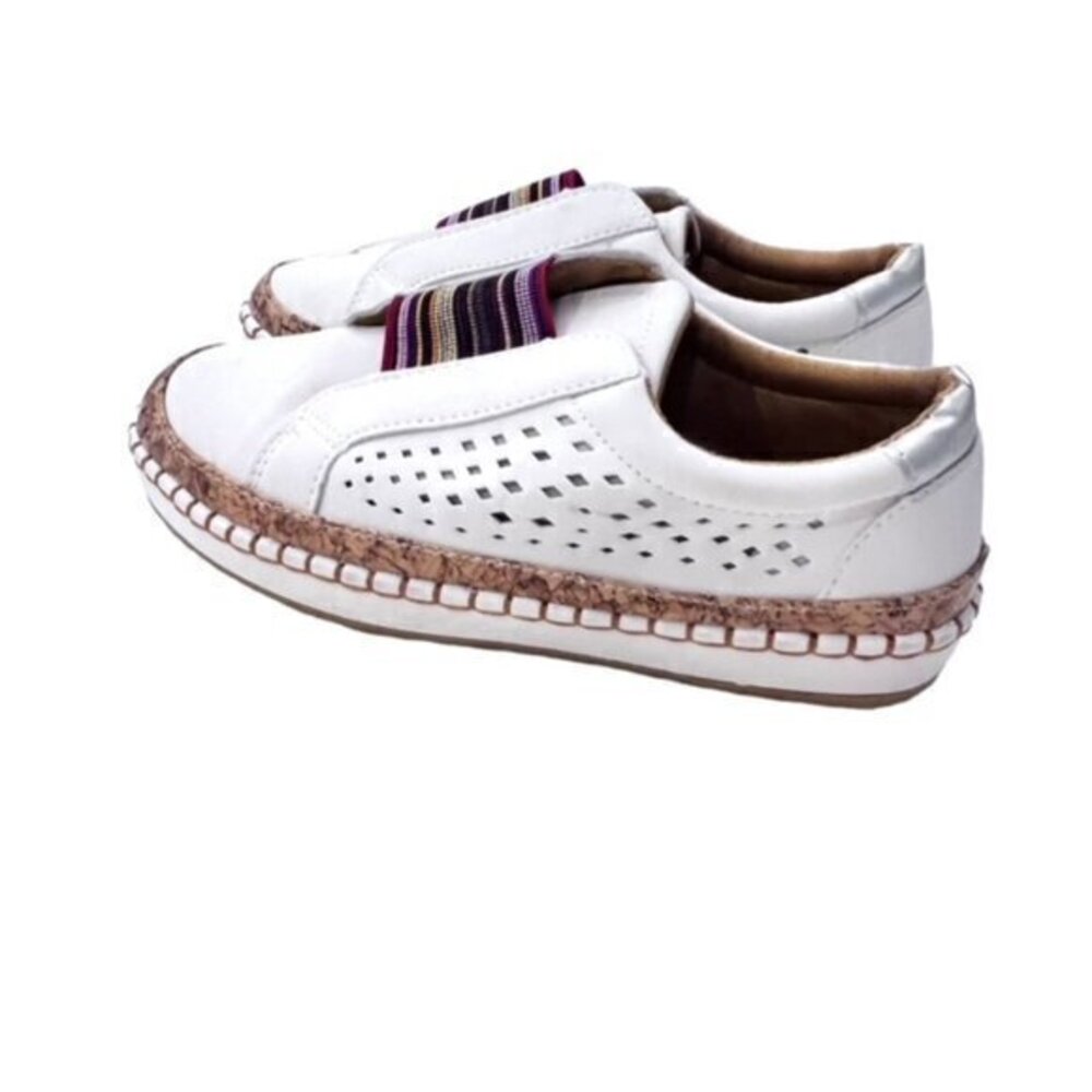 Womens Fashion Sneakers White Silver Slip On Sz 5.5 NWOB‎ Summer Boat Shoes CUTE